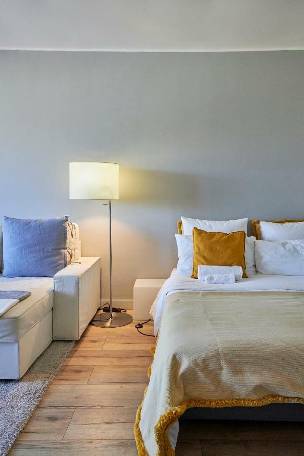 Beachfront Cascais,Estoril Apartment Luaran gambar
