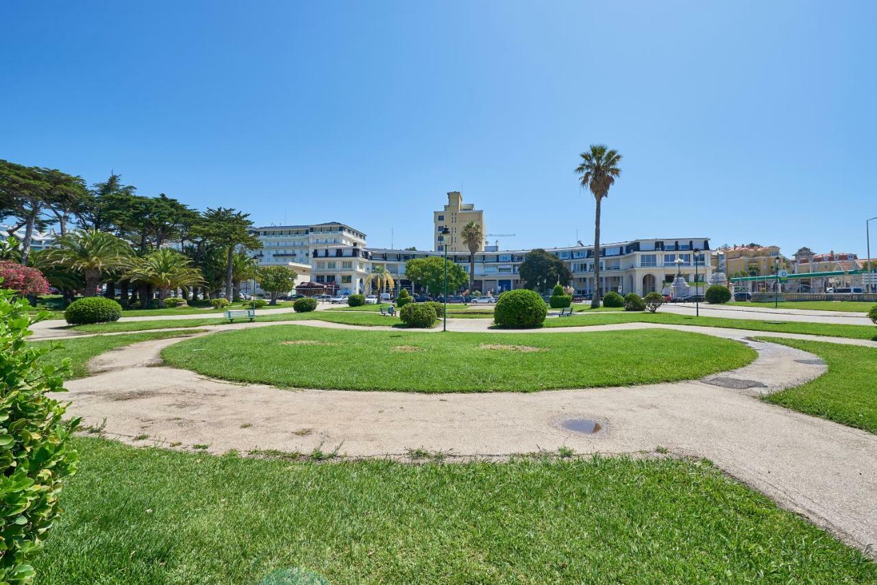 Beachfront Cascais,Estoril Apartment Luaran gambar